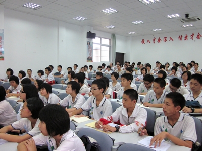 满座的多媒体教室.jpg